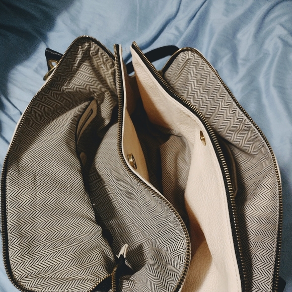 Steve MaddenLike New Large Ladies Handbag, Purse - Picture 4 of 4